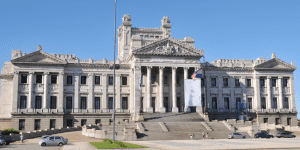 blog_arte-02-Uruguai-300x150 Real valorizado: viaje para 5 países em que a moeda brasileira vale mais que a moeda local