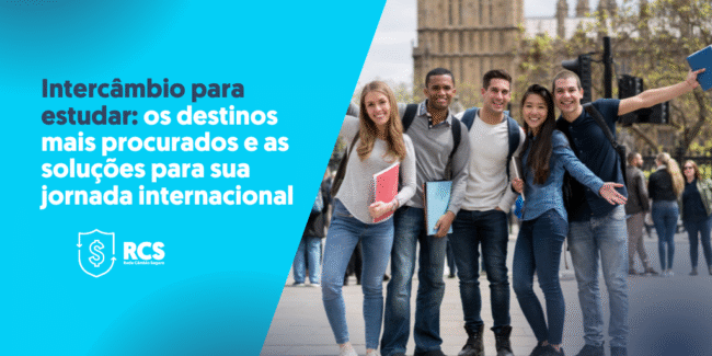 foto mostra estudantes felizes