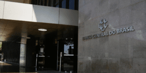 RCS_202511_P_16_Post-Blog-1-Integracao-entre-Cambio-e-Criptomoedas-4-300x150 Integração entre Câmbio e Criptomoedas: Você sabe o que é isso?