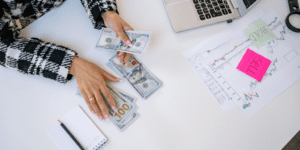 RCS_202603_P_12_Blog-Sobra-de-moeda-estrangeira-2-300x150 Sobra de moeda estrangeira: onde vender?