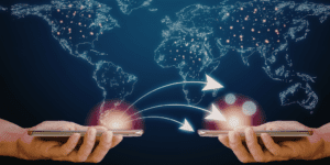 imagem tem duas mãos conectando celulares